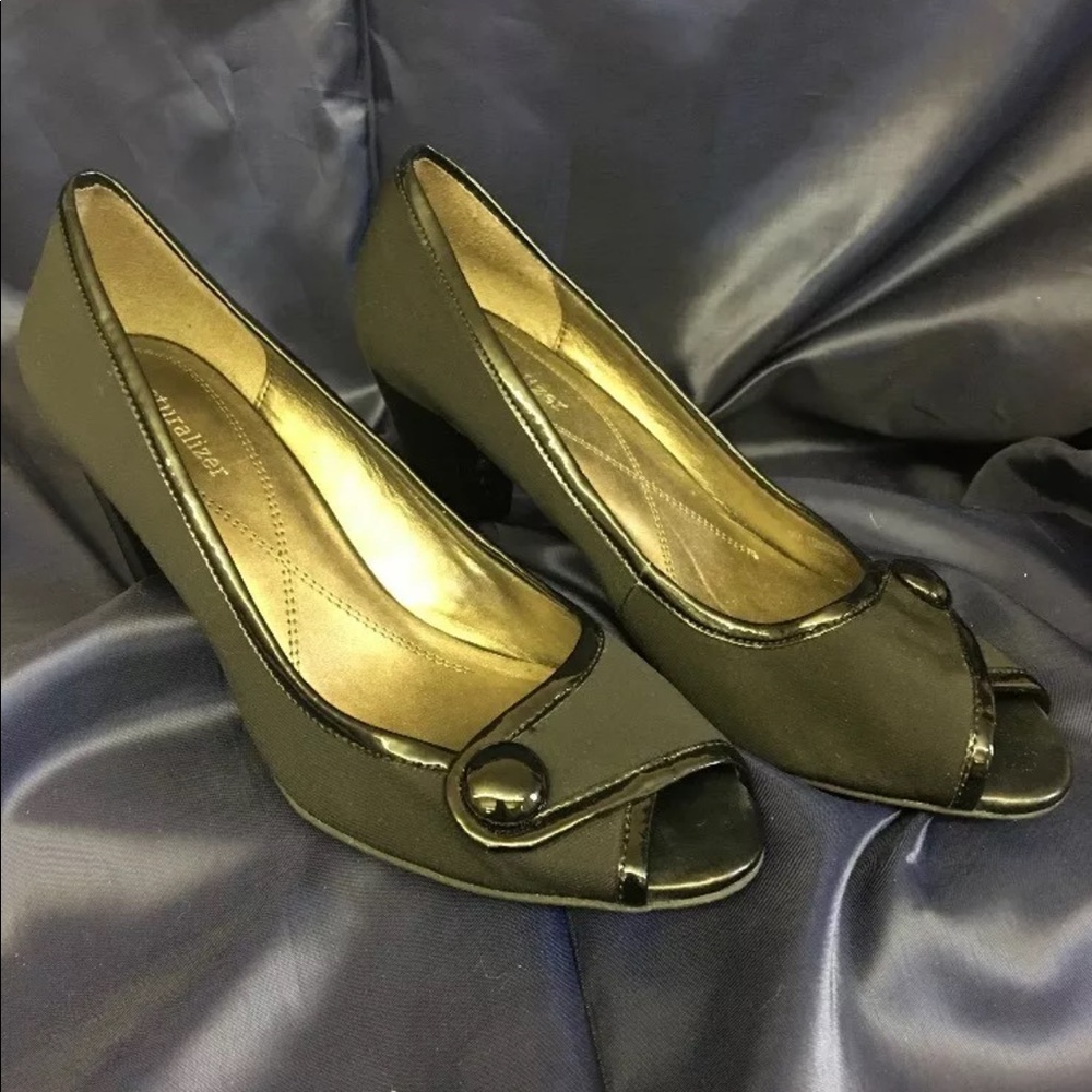 Naturalizer black slip on pumps size 8w